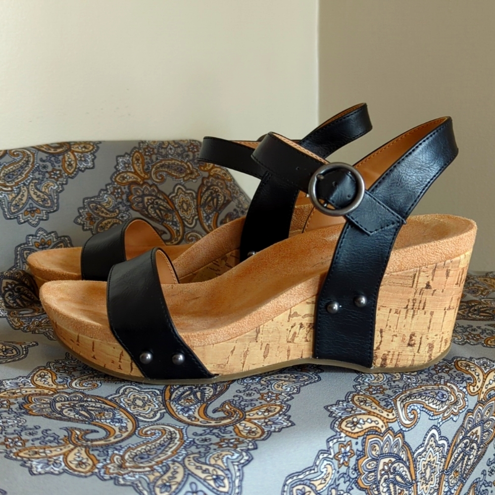 Abella True Comfort Daisy Wedge Sandal Black Cork 6W
